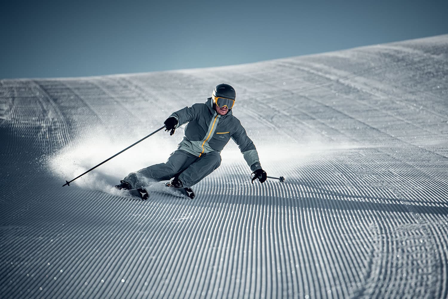 Skifahrer mit Leihski von Schernthaner sports in Kleinarl